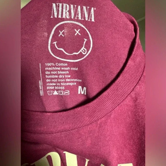 Nirvana Smiley Face Graphic Band T-shirt Size Medium NWOT Maroon Red Retro 90s - Picture 6 of 6